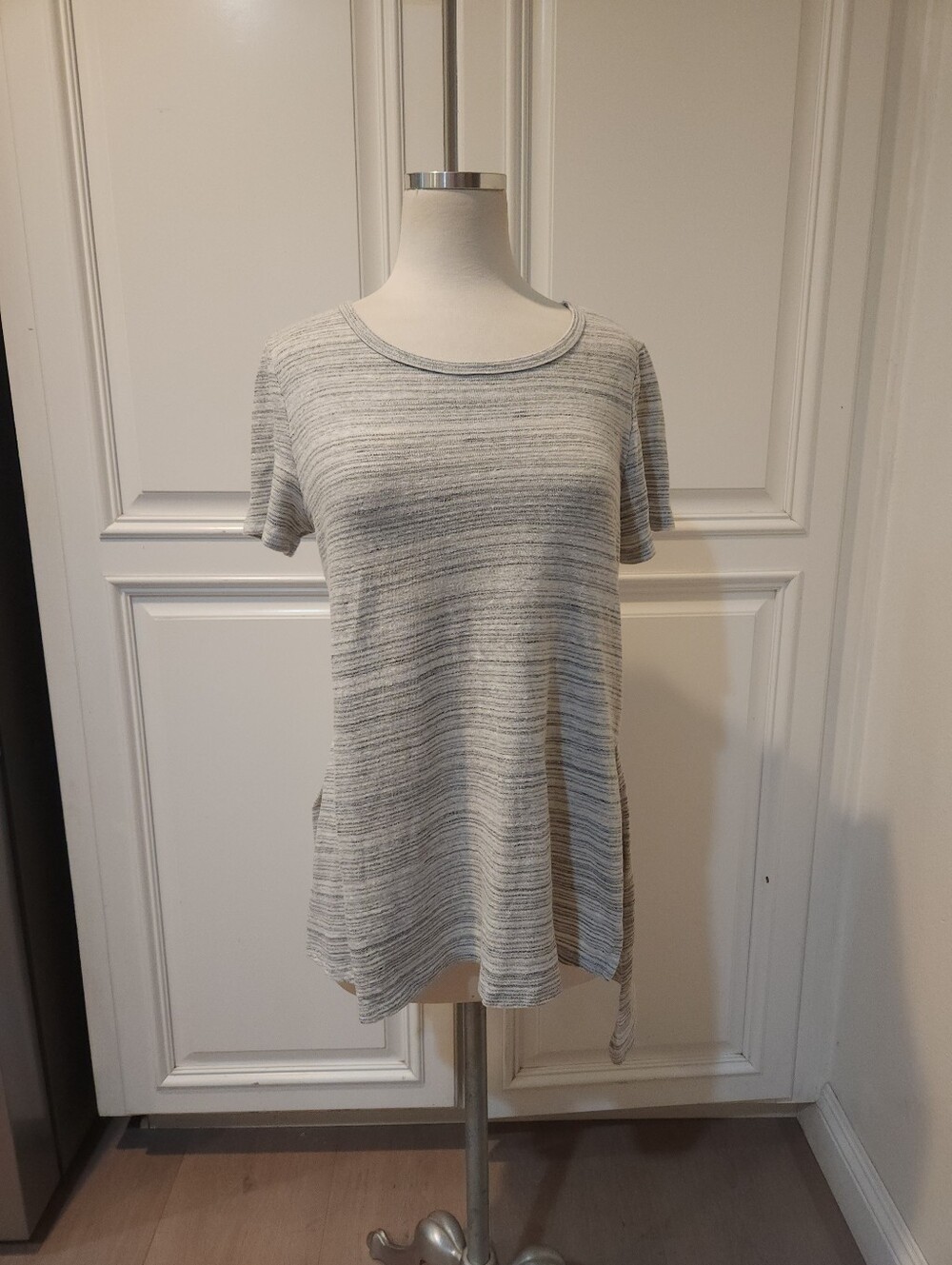 bobeau Light Gray Striped Short-Sleeve Tunic